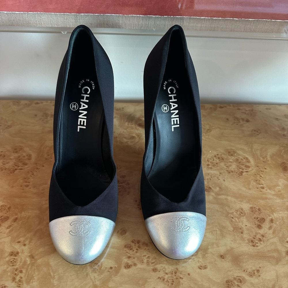 CHANEL Black Heels with Silver Toe